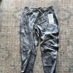 Men’s Lululemon textured tech pant
